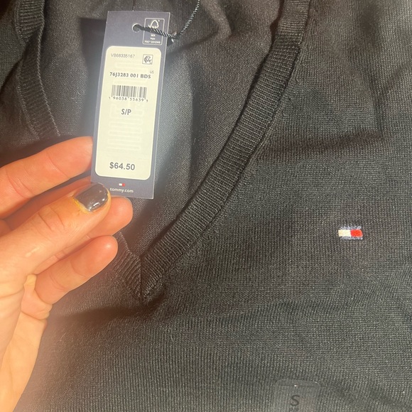 Tommy Hilfiger Solid V Neck Sweater - Picture 5 of 5